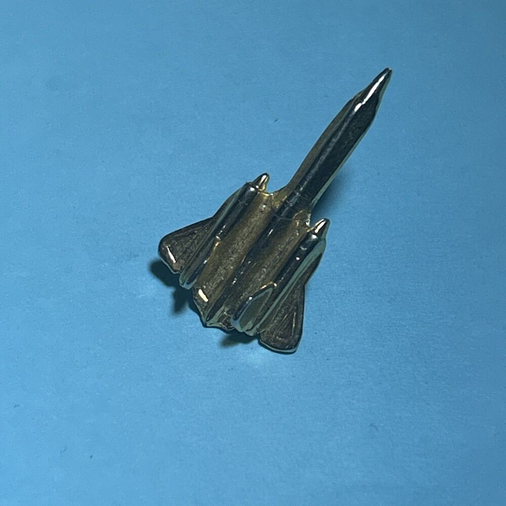 SR-71 BLACKBIRD SKUNK WORKS Gold-tone Collector Pin